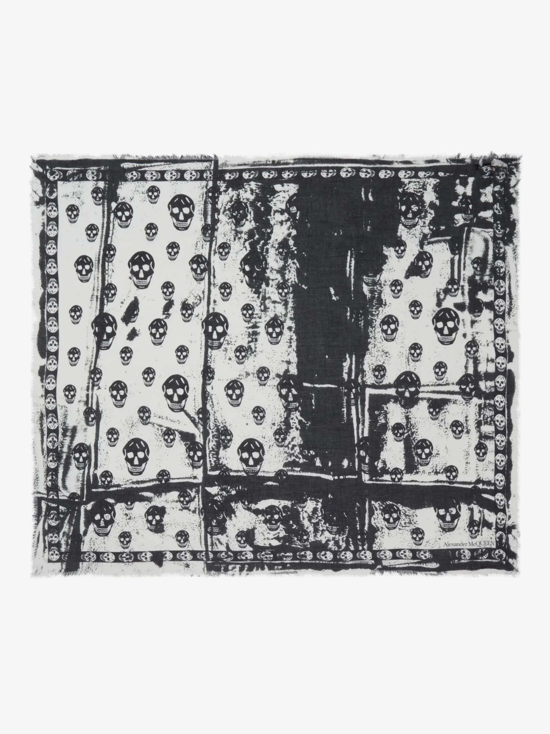 Discount Alexander McQueen Men's Classic Fold Skull Foulard in Ivory/Black