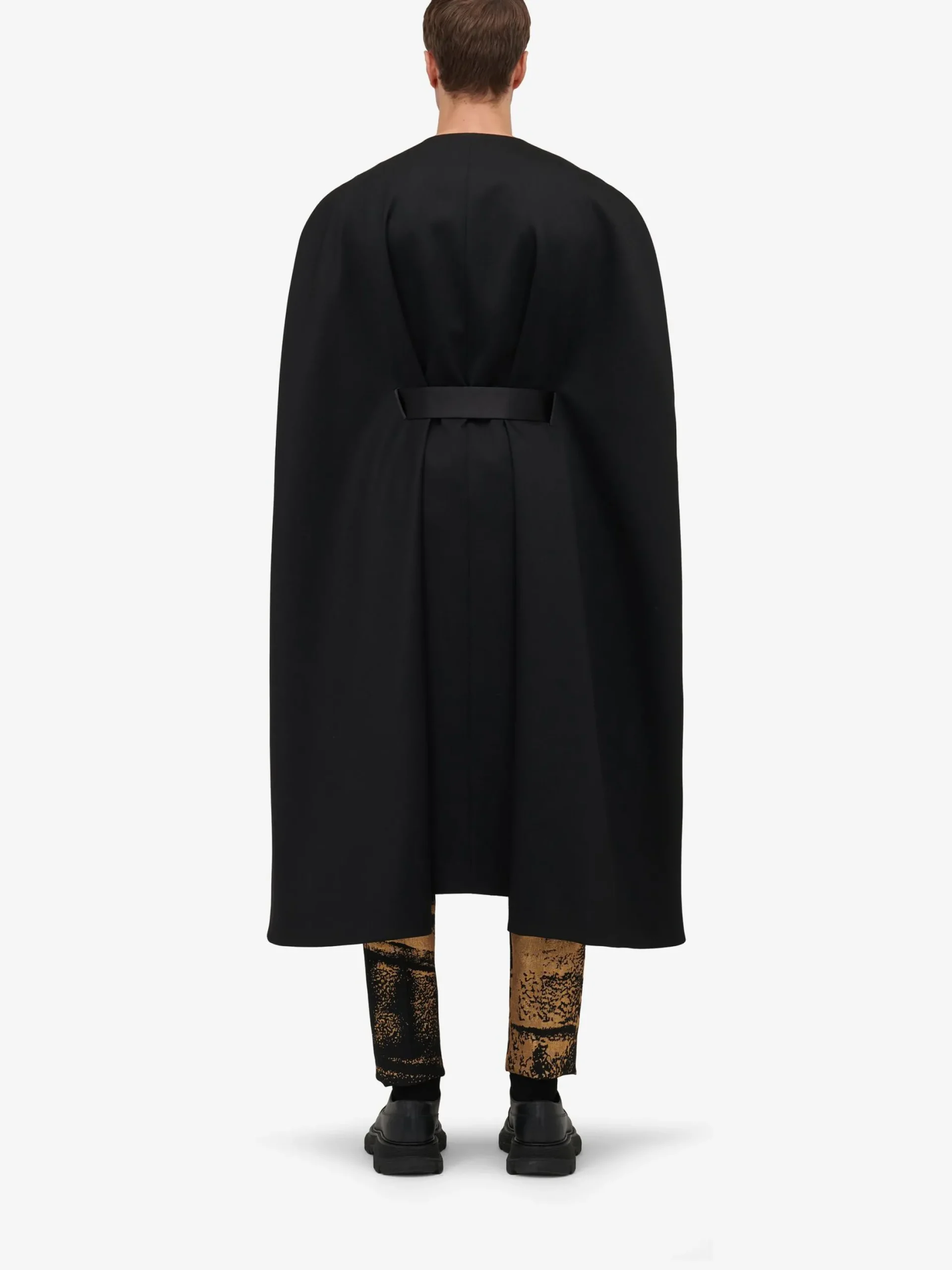 Outlet Alexander McQueen Men's Evening Cape in Black