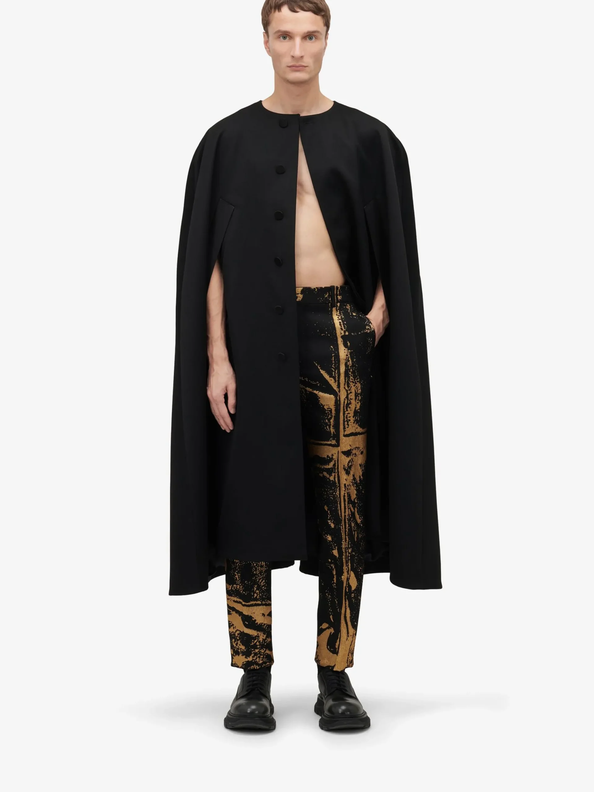 Outlet Alexander McQueen Men's Evening Cape in Black