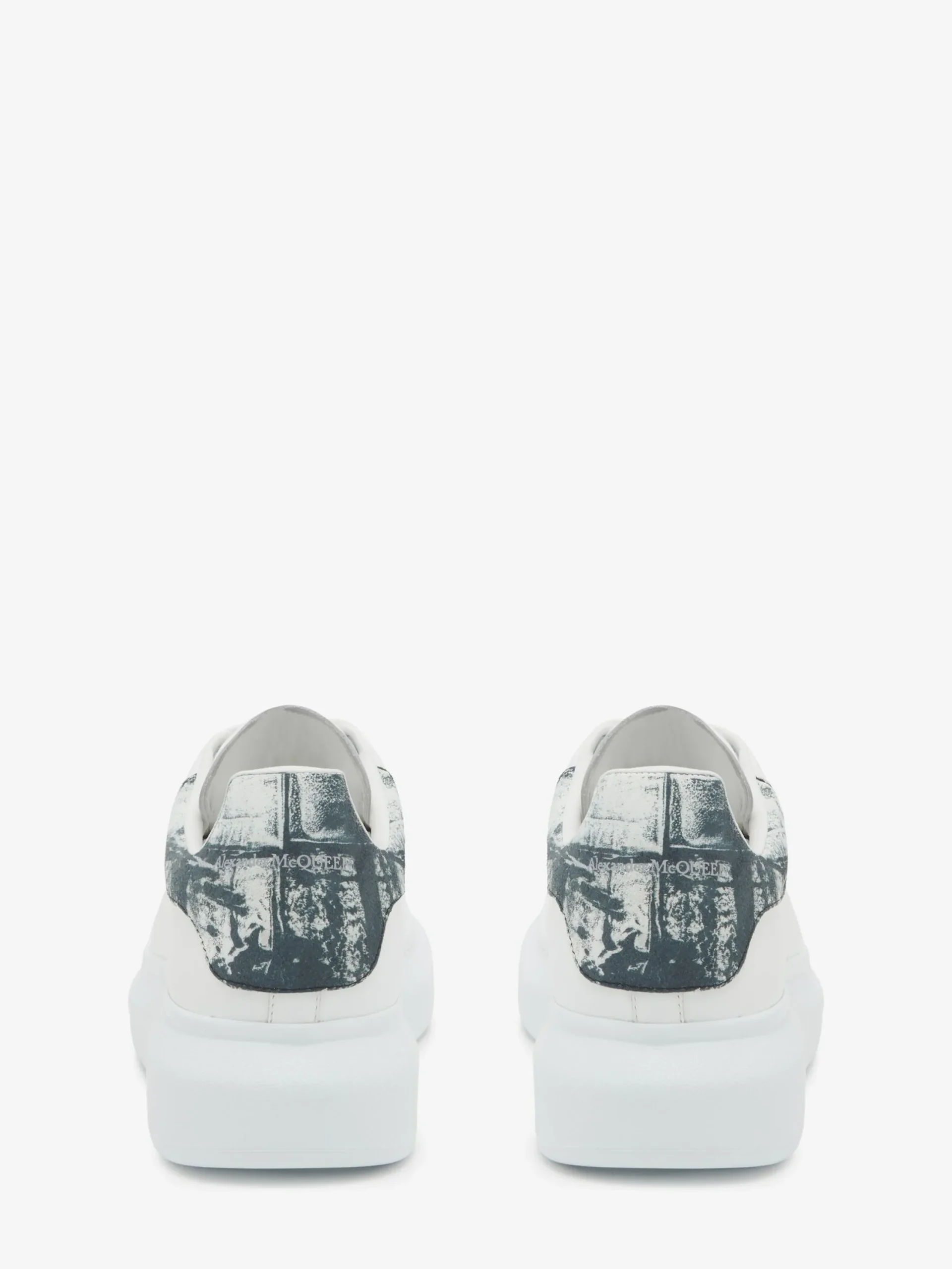 Fashion Alexander McQueen Men's Oversized Sneaker in White/Black