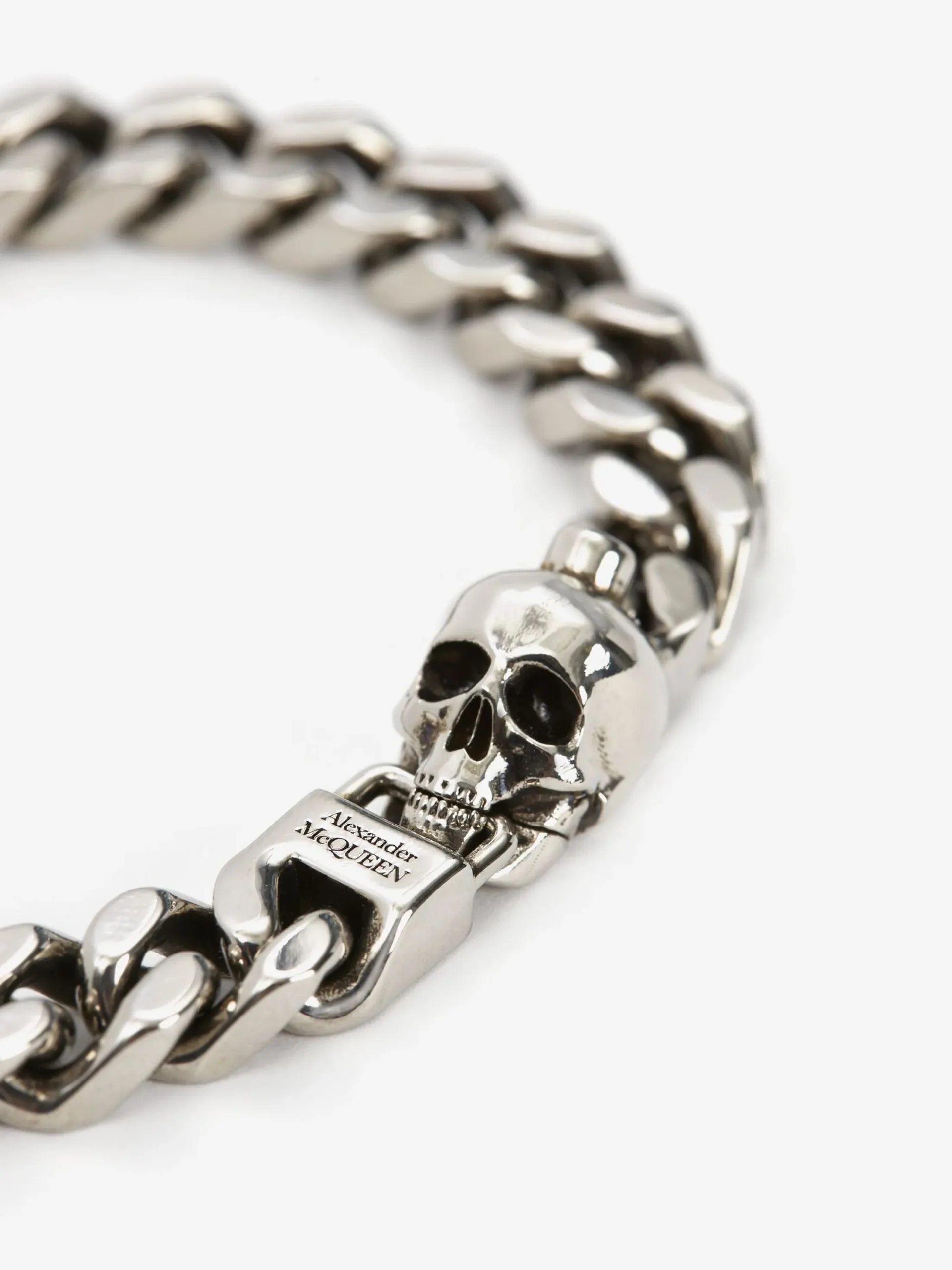 Hot Alexander McQueen Men's Skull Chain Bracelet in Antique Silver