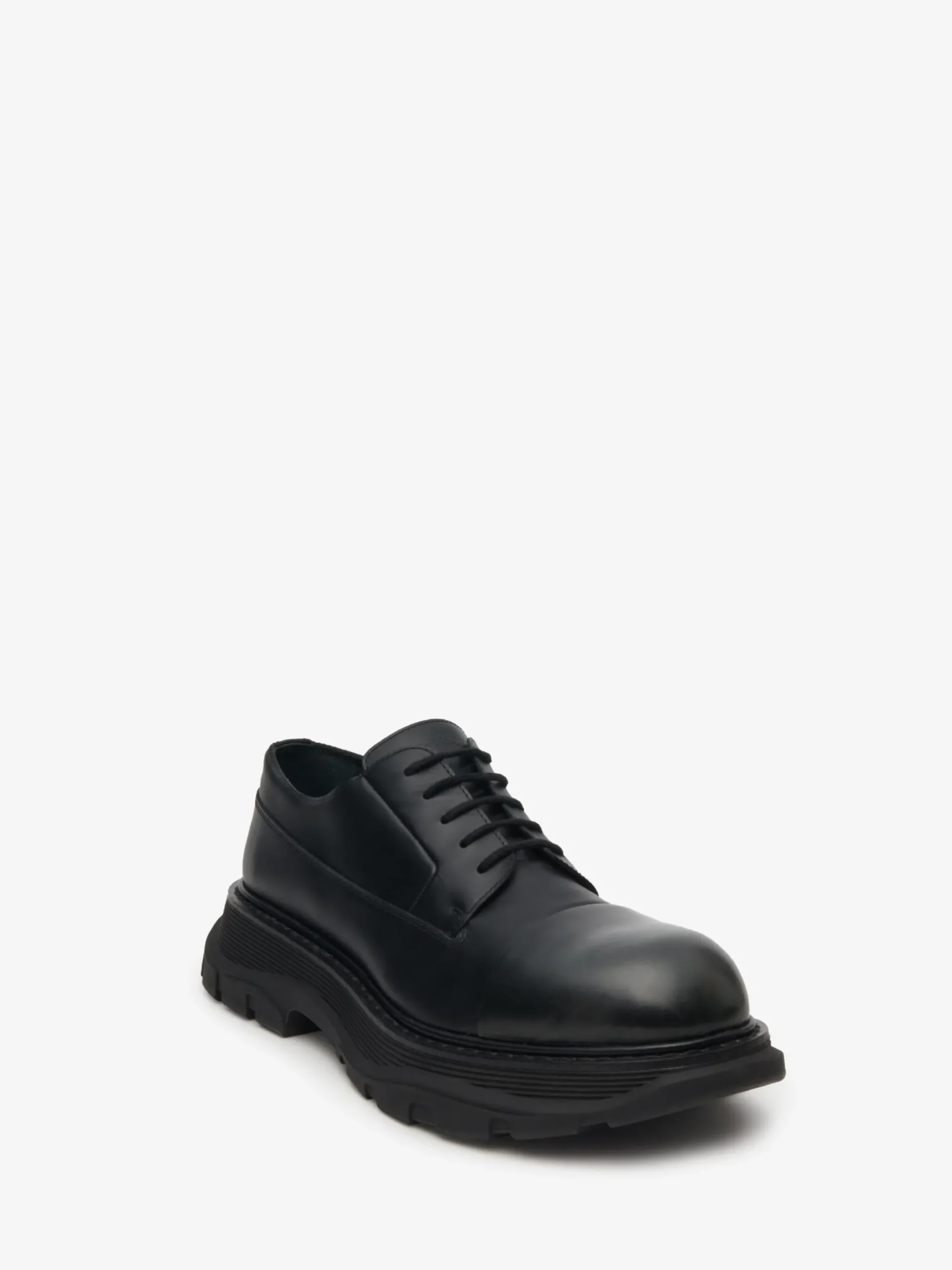 New Alexander McQueen Men's Tread Lace Up in Black