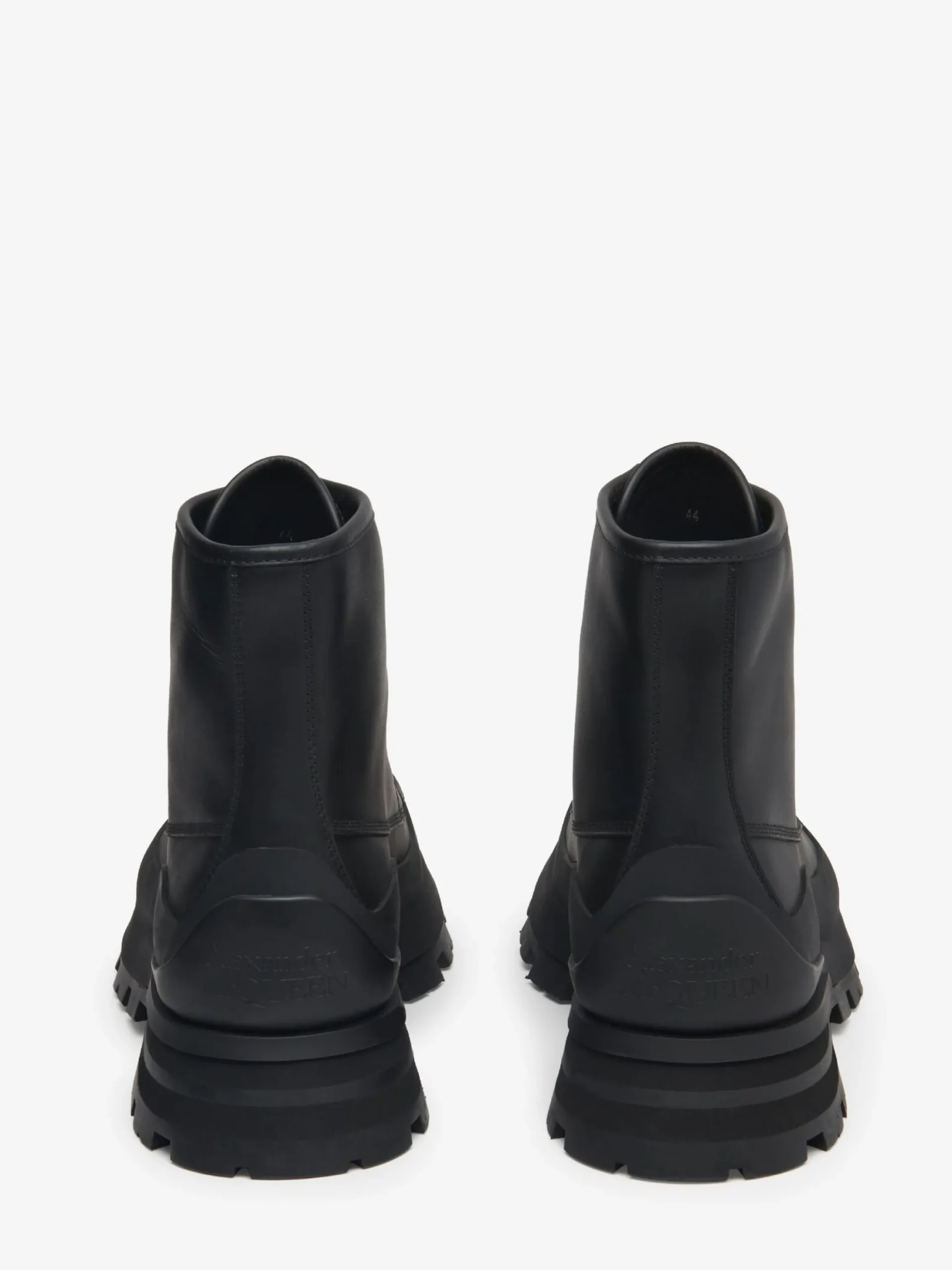 Outlet Alexander McQueen Men's Wander Lace Up Boot in Black