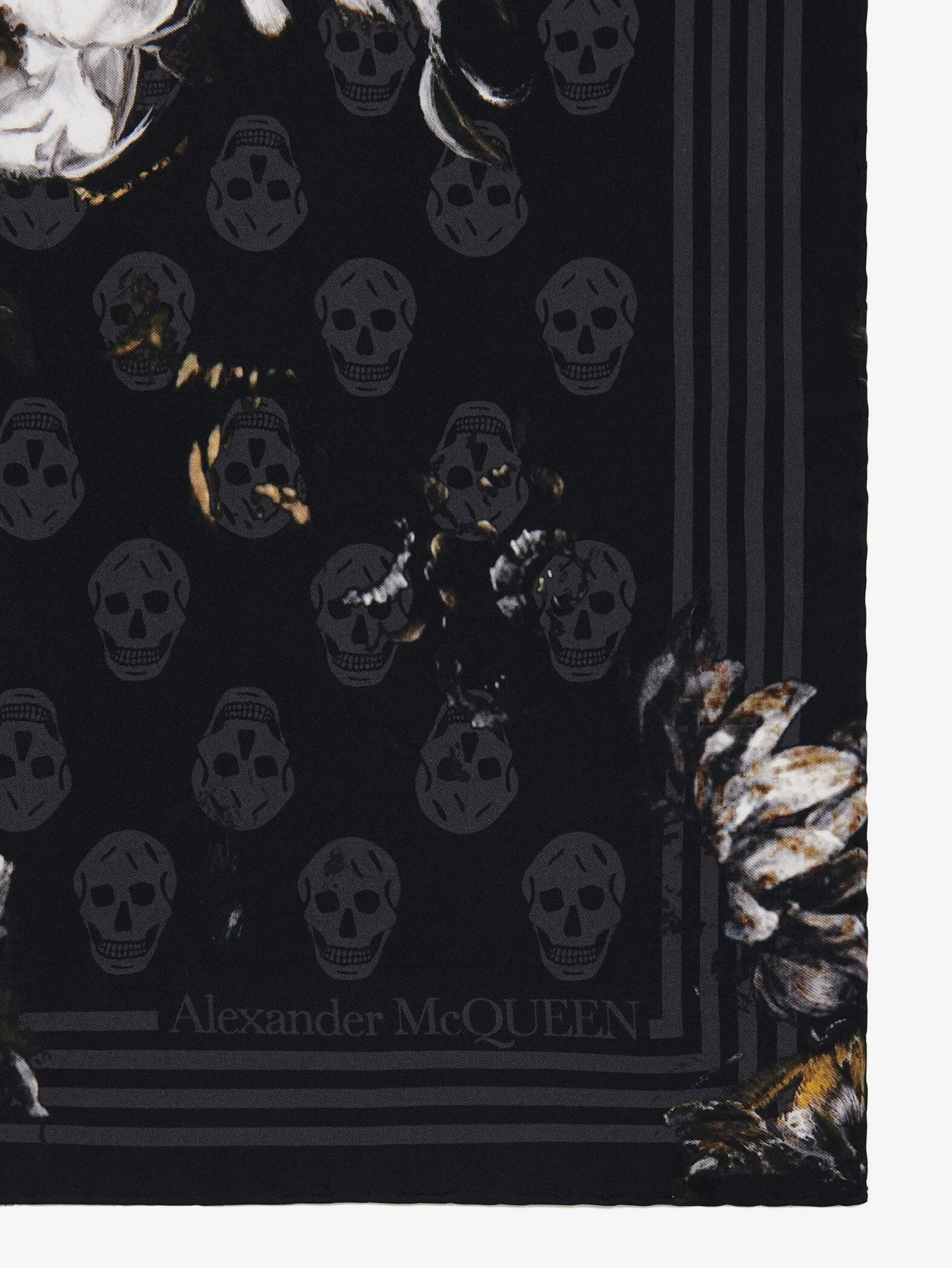 Outlet Alexander McQueen Women's Chiaroscuro Biker Foulard in Black/Ivory