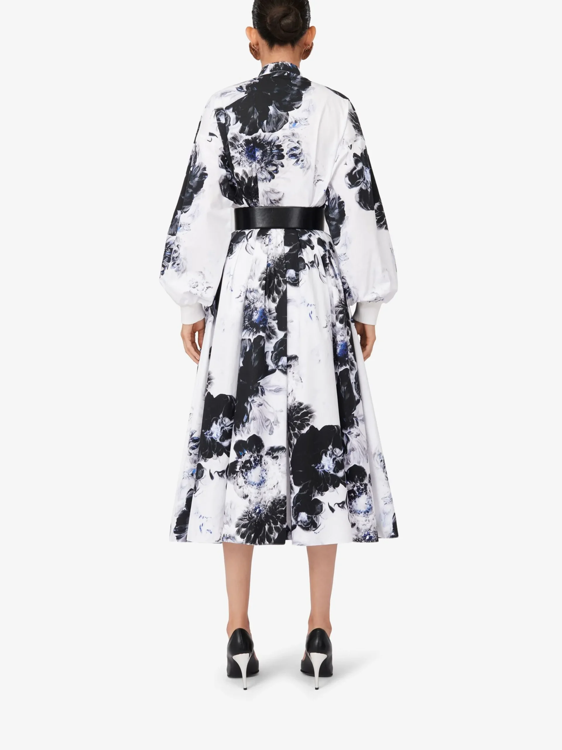 Fashion Alexander McQueen Women's Chiaroscuro Cocoon Shirt in White/Black/Electric Blue