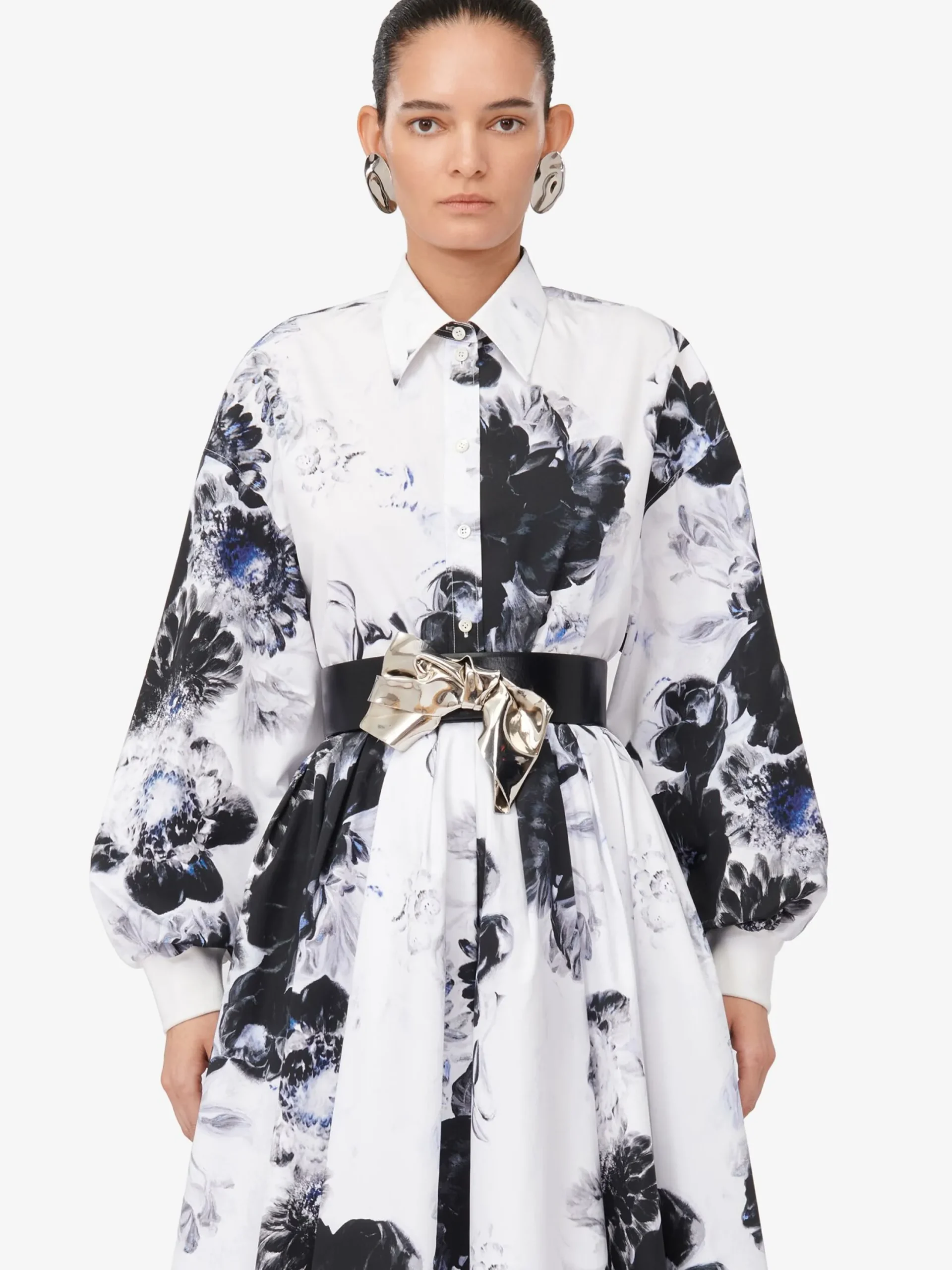 Fashion Alexander McQueen Women's Chiaroscuro Cocoon Shirt in White/Black/Electric Blue