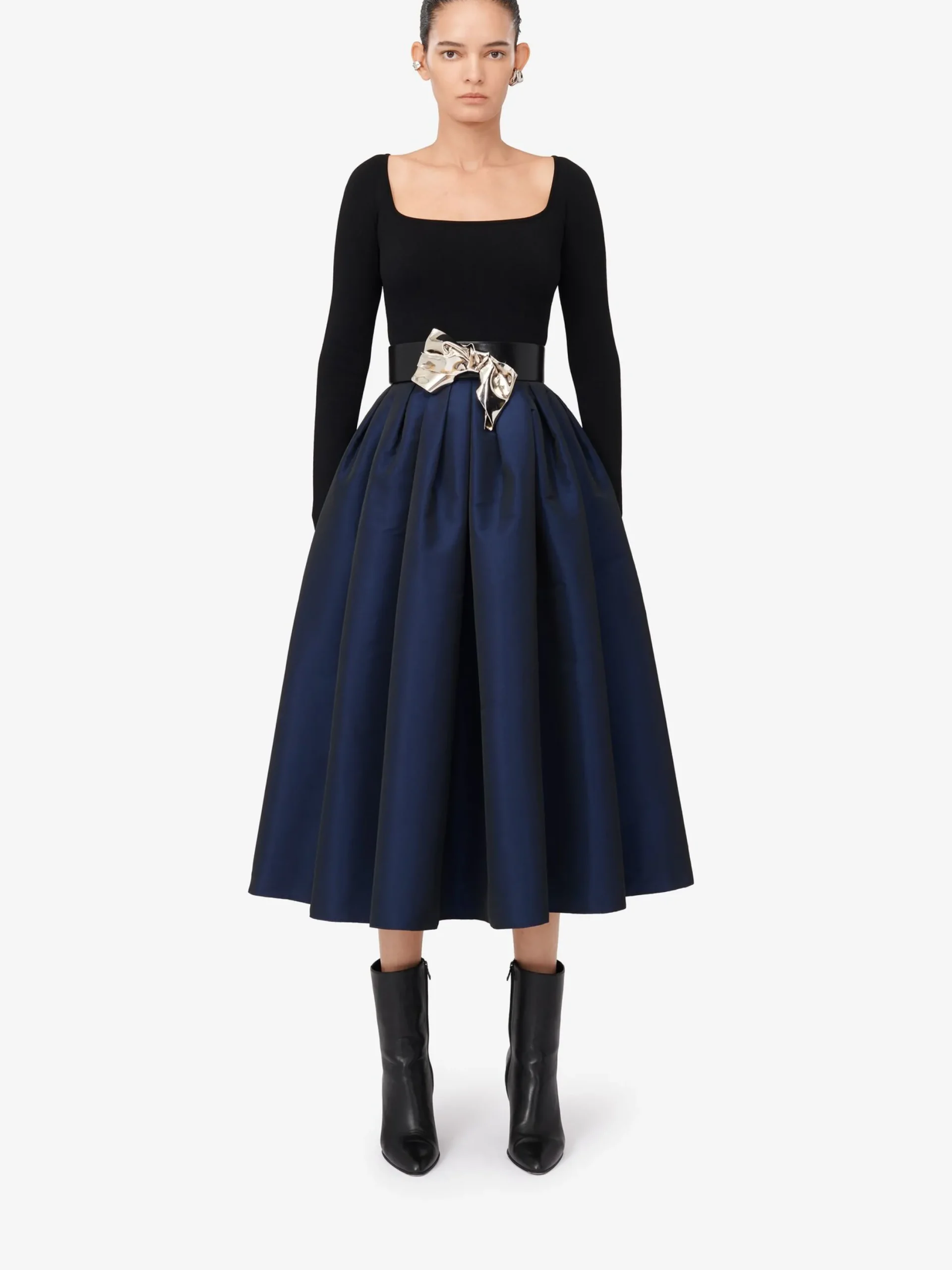 Best Alexander McQueen Women's Off-the-shoulder Knit Top in Black
