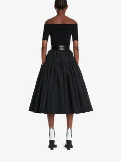 Hot Alexander McQueen Women's Off-the-shoulder Knit Top in Black