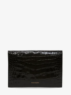 Shop Alexander McQueen Women's Skull Clutch in Black