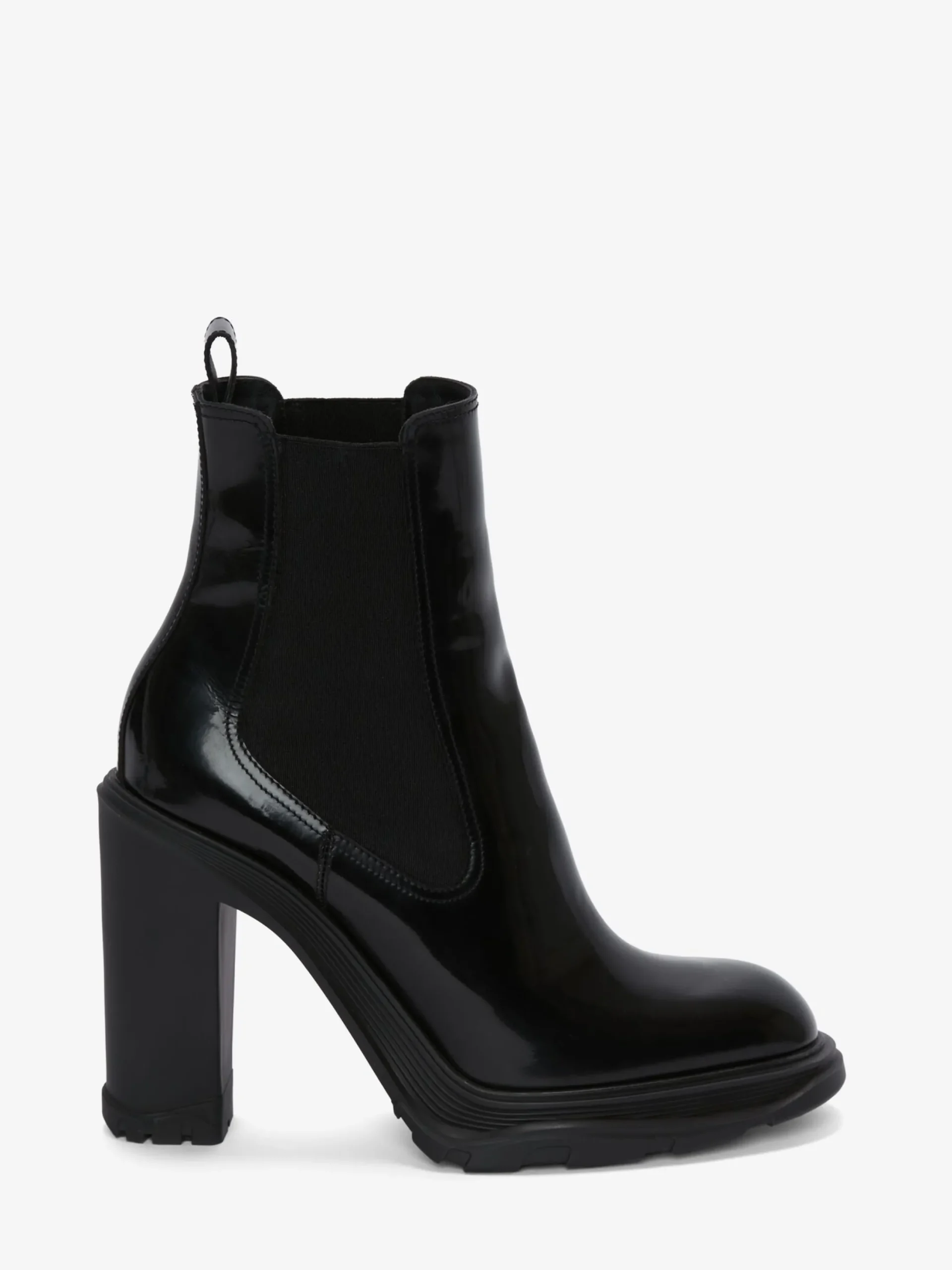 Store Alexander McQueen Women's Tread Heeled Chelsea Boot in Black